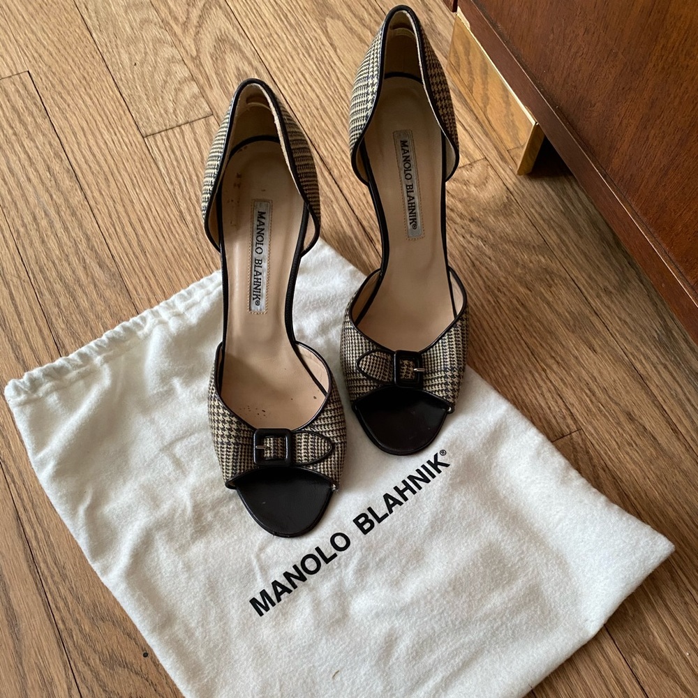 MANOLO BLAHNIK Tan/Black Pattern 3" Heels Sz 38.5